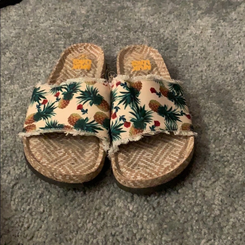 Muk Luks Slides
